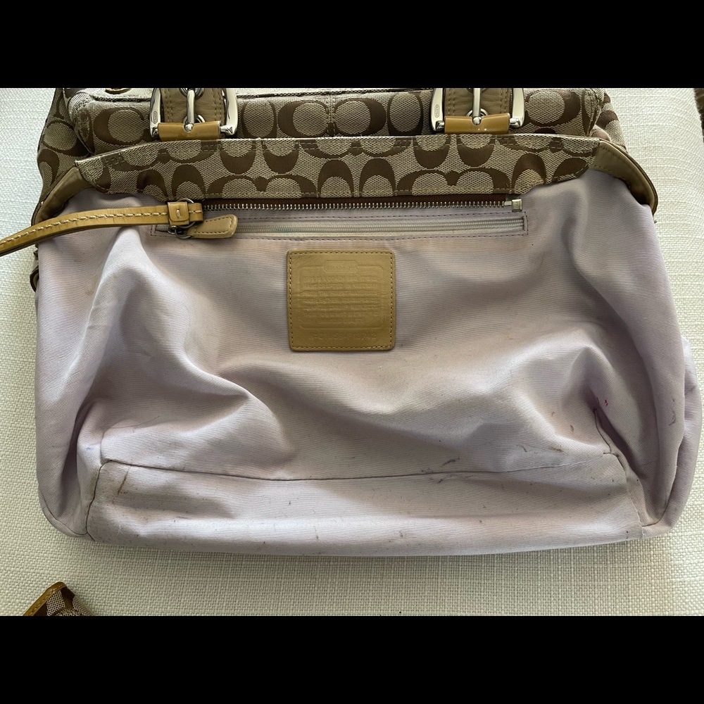 Coach beige, signature, soho, pleated, jacquard, bag/purse and matching wallet. - Picture 7 of 13